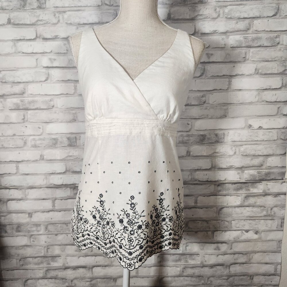 Hillard & Hanson White Black Linen Embroidered Floral Top